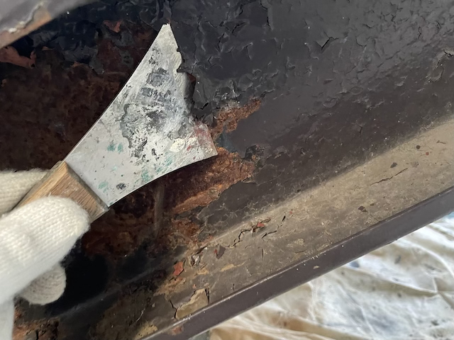 川口　鉄骨階段塗装工事　ケレン作業